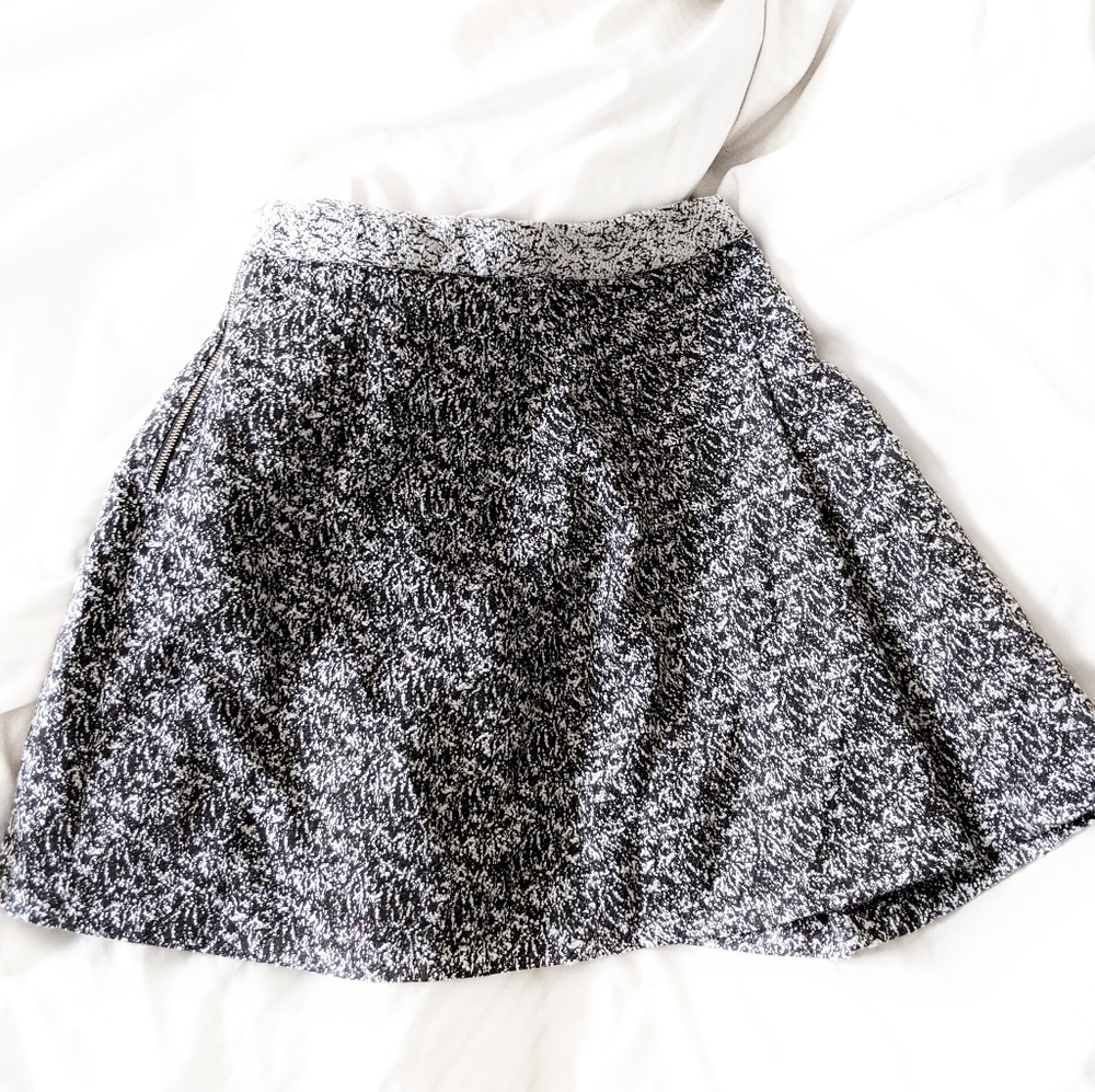 💓Banana Republic Black and White Skirt